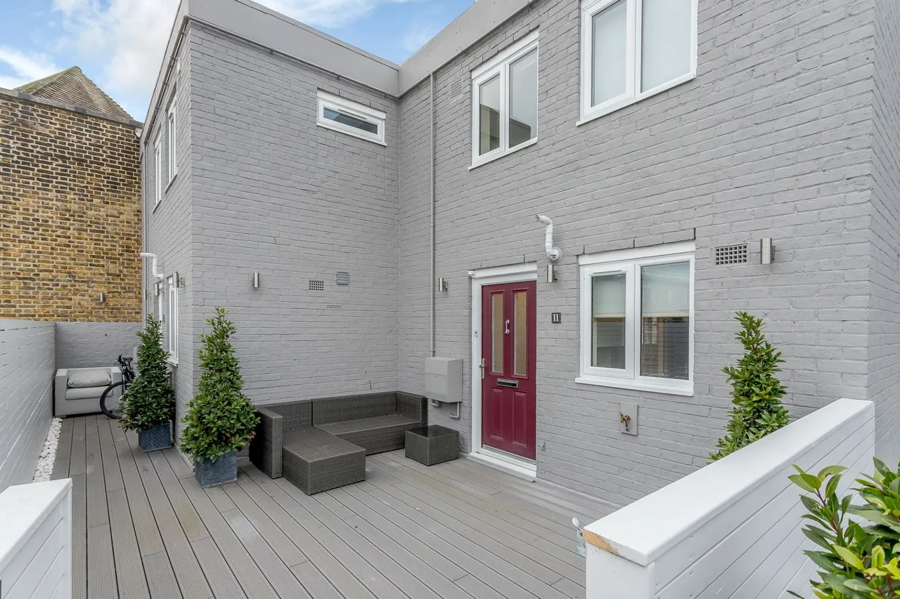 2 bed flat for sale — Station Road, Beaconsfield, HP9