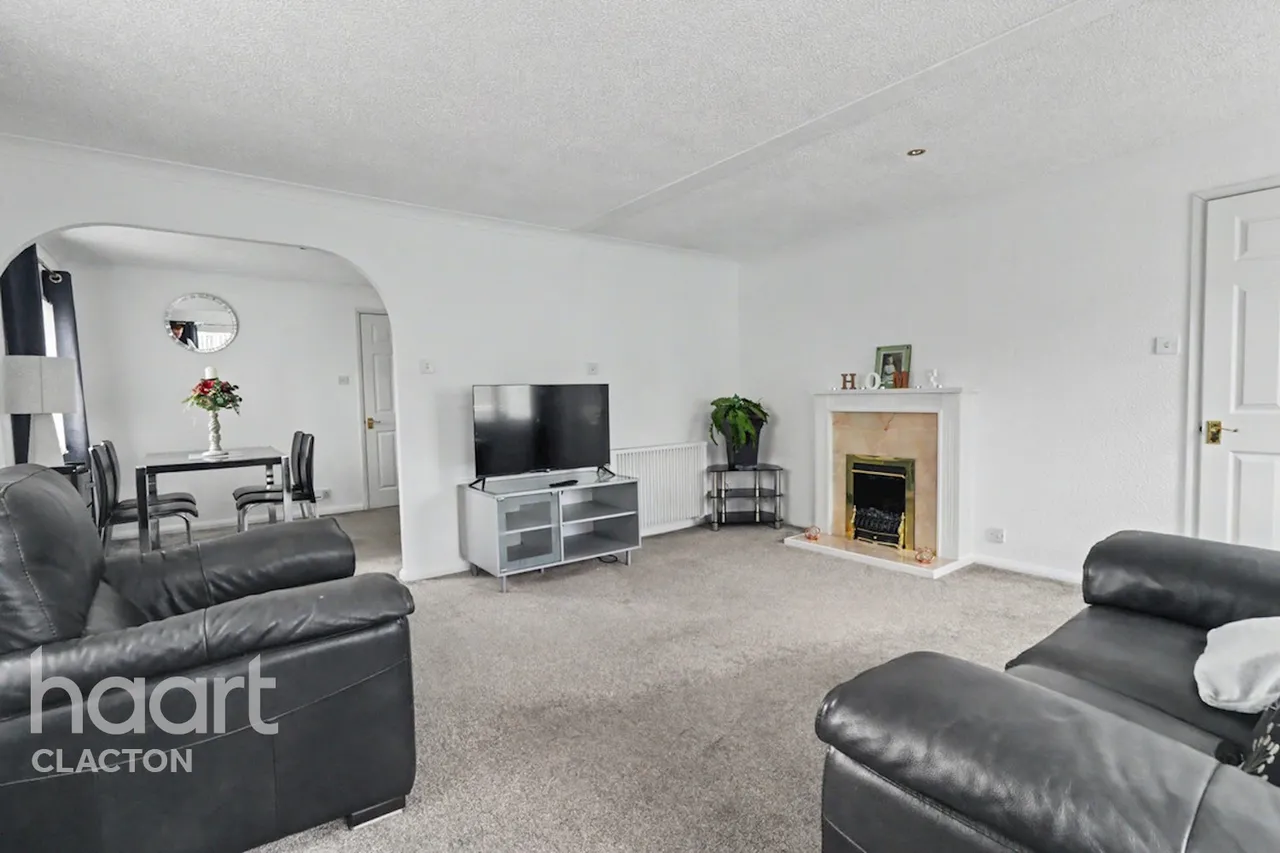 St Osyth Road East, Clacton-On-Sea, CO16, photo 3