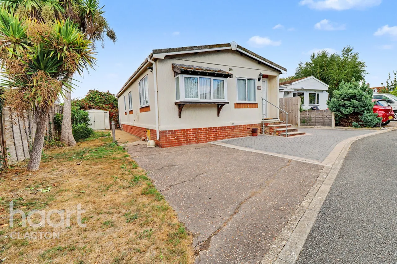 St Osyth Road East, Clacton-On-Sea, CO16, photo 15
