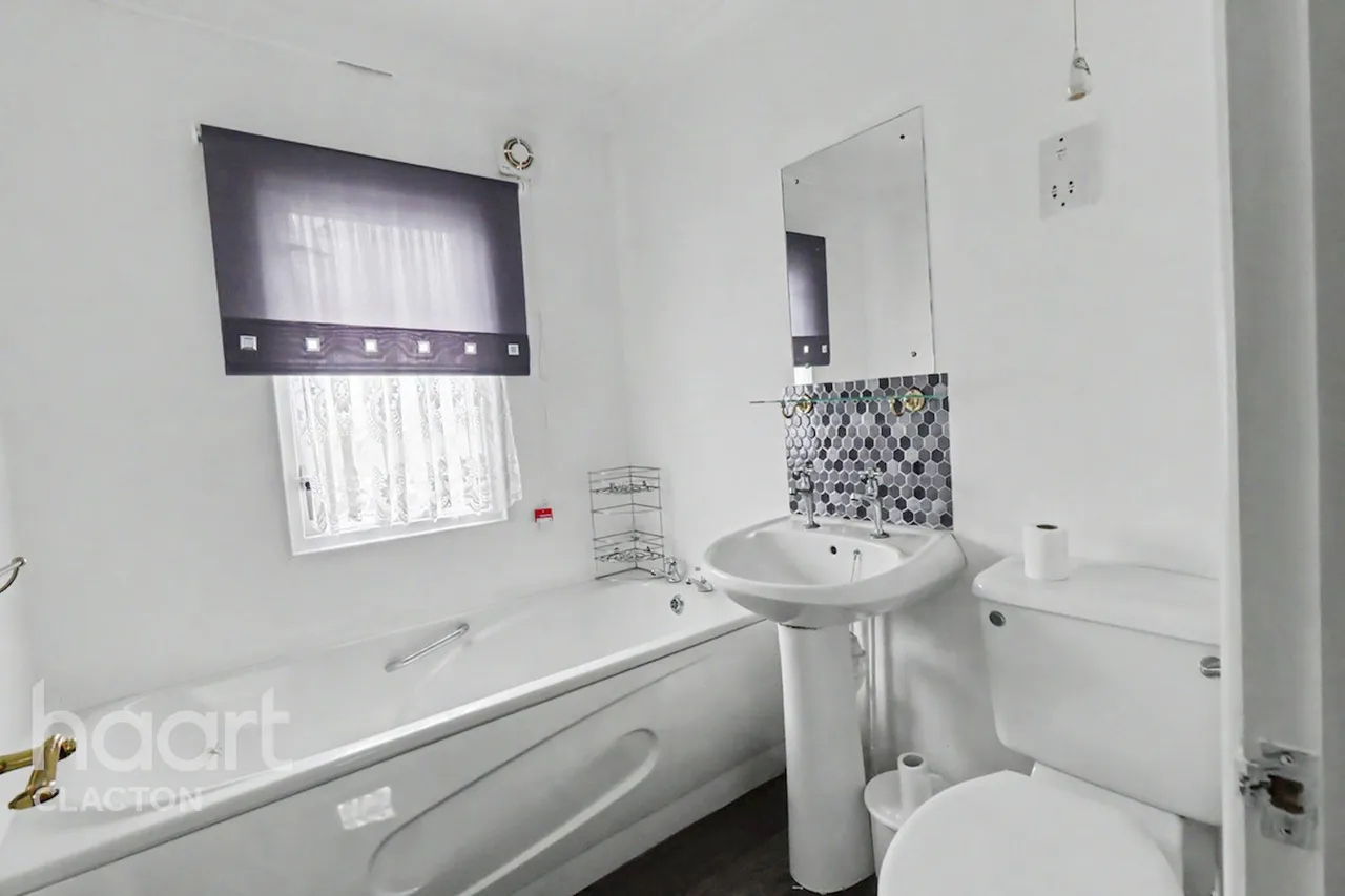 St Osyth Road East, Clacton-On-Sea, CO16, photo 6