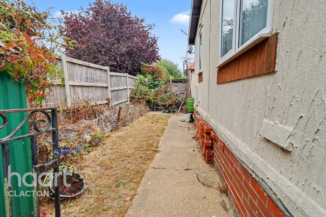 St Osyth Road East, Clacton-On-Sea, CO16, photo 13