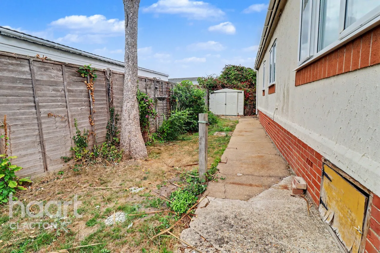 St Osyth Road East, Clacton-On-Sea, CO16, photo 12