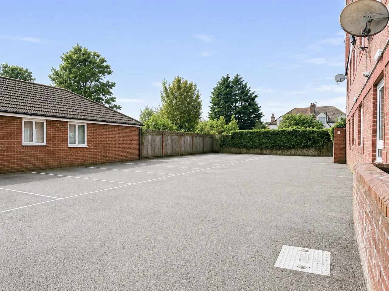 Terminus Road, Bexhill-On-Sea, TN39 3LL, photo 11