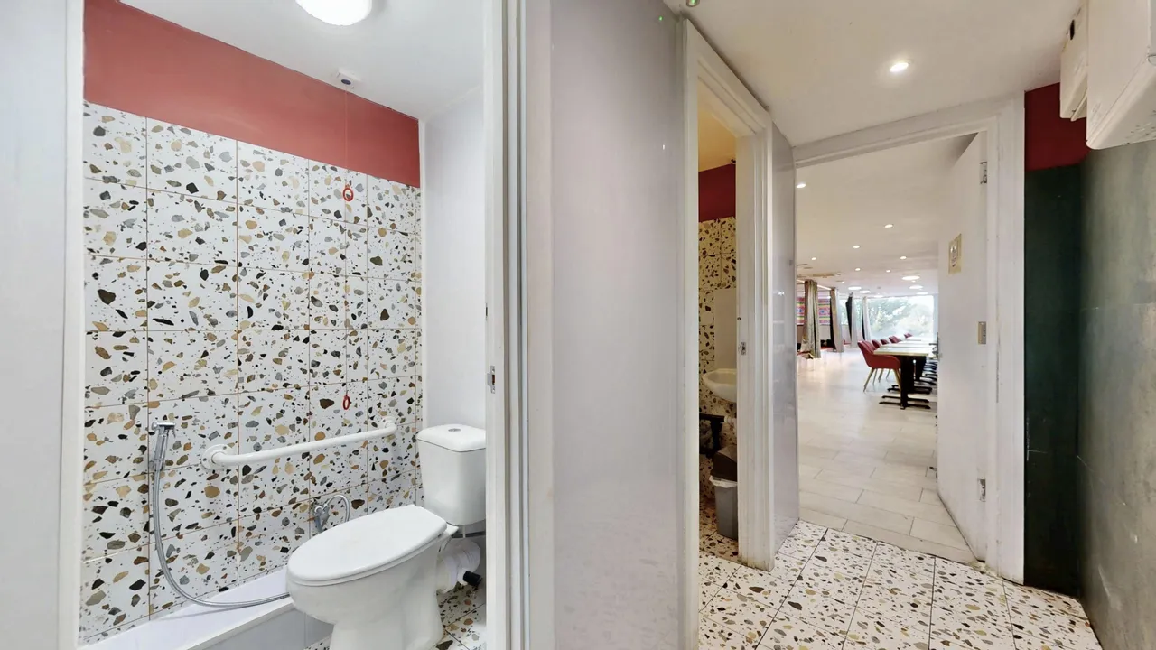 The Broadway, Southall, UB1, photo 53