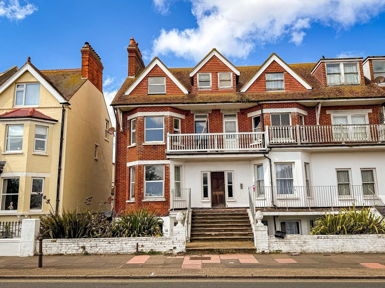 2 bed flat for sale — Royal Parade, Eastbourne