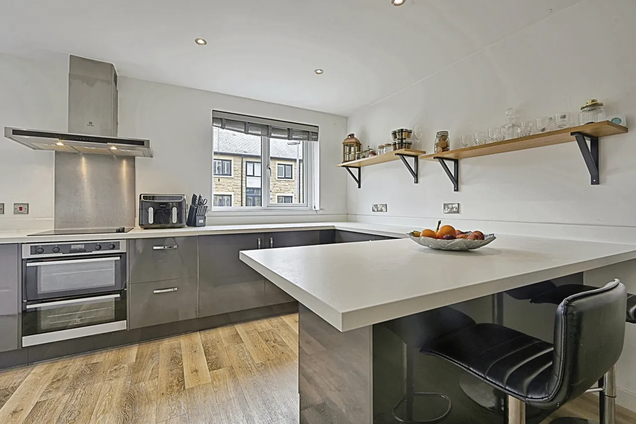 Bakestones Avenue, Oldham, OL3, photo 3