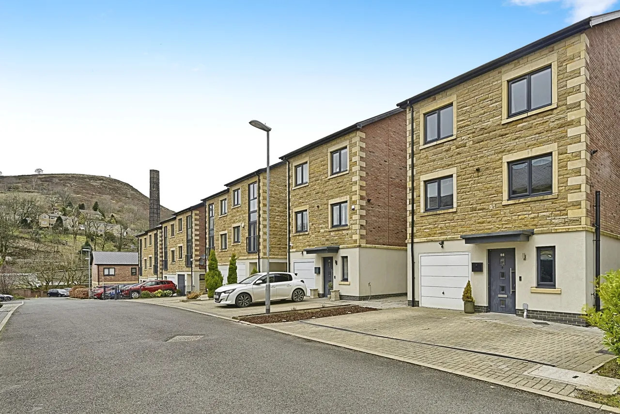Bakestones Avenue, Oldham, OL3, photo 15