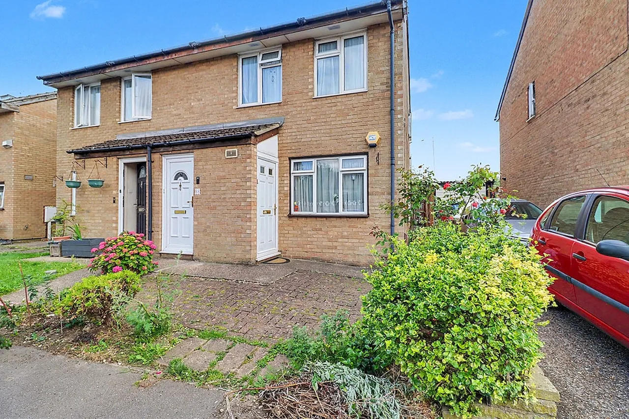 2 bed flat for sale, Triandra Way, Hayes, UB4