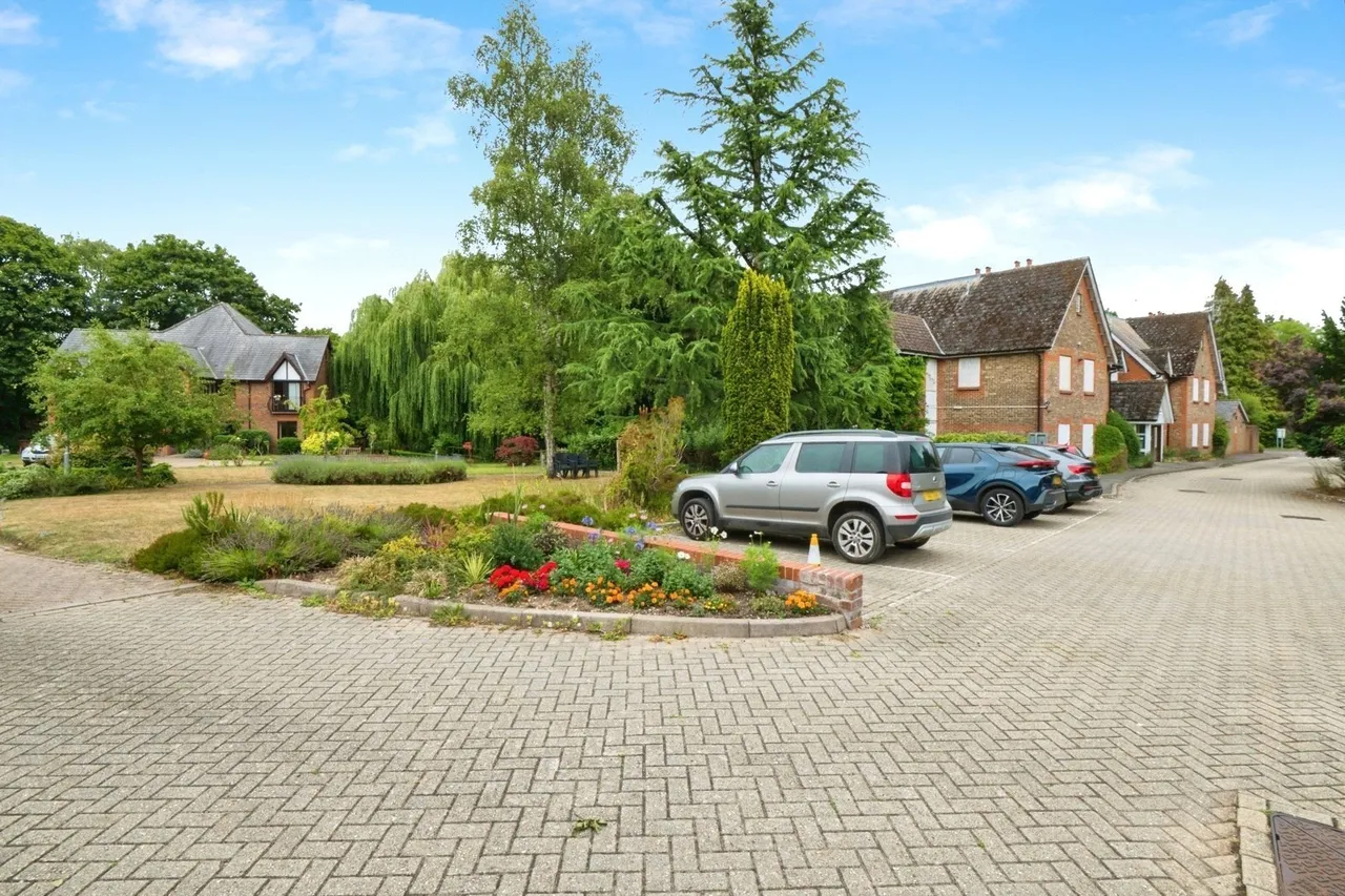Old Parsonage Court, Otterbourne, SO21, photo 13