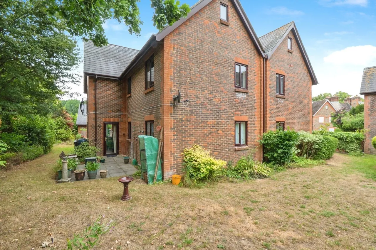 Old Parsonage Court, Otterbourne, SO21, photo 15