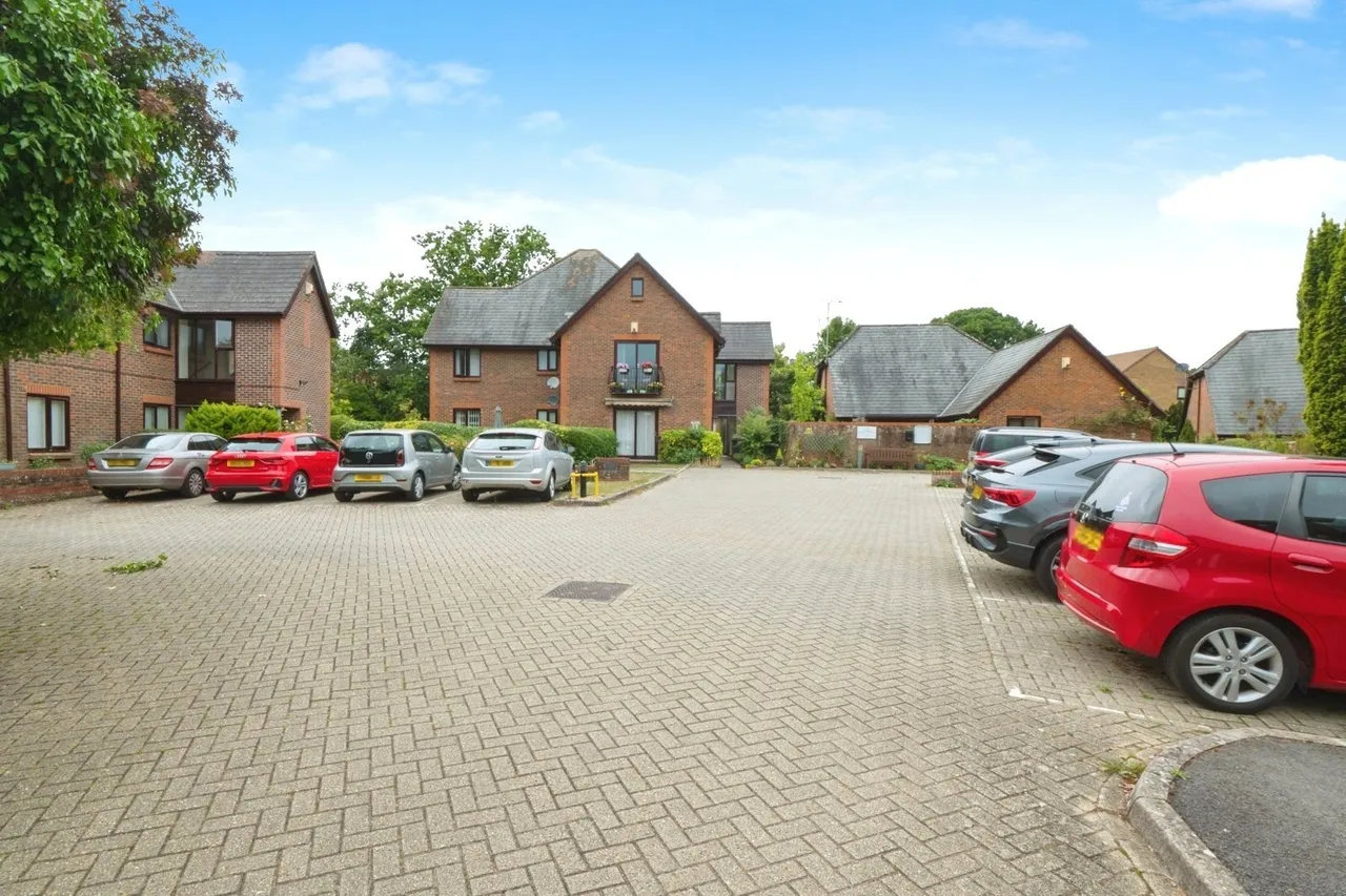 Old Parsonage Court, Otterbourne, SO21, photo 14