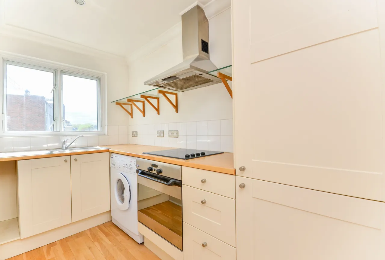 Flat 6, 56 Hogarth Road, London, photo 8