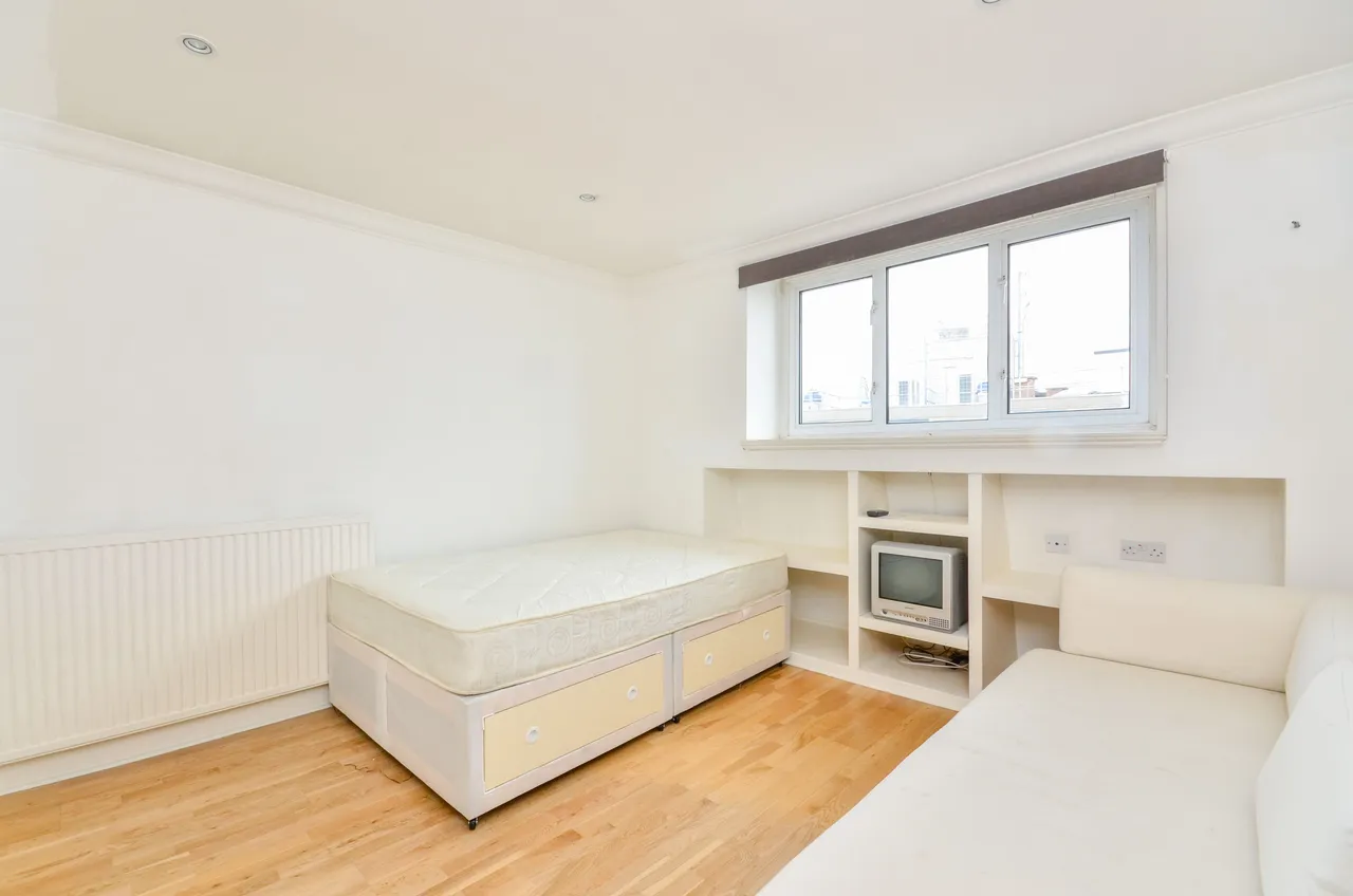 Flat 6, 56 Hogarth Road, London, photo 3