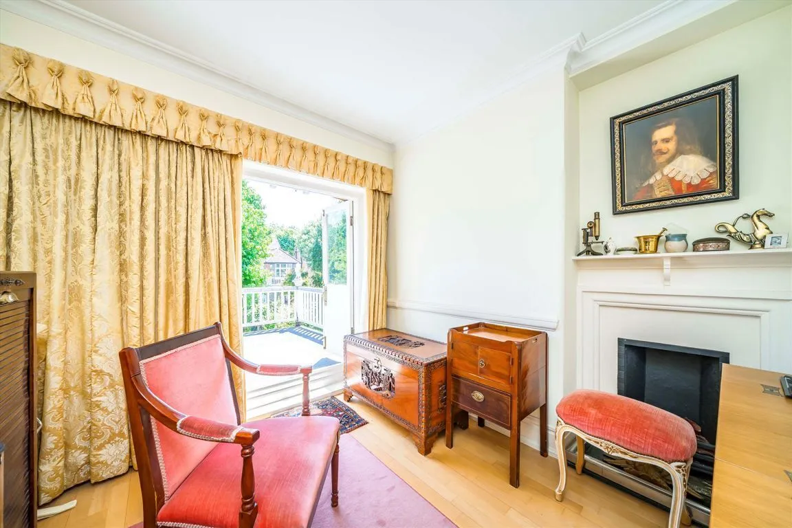 Queen Annes Gardens, W4, photo 6