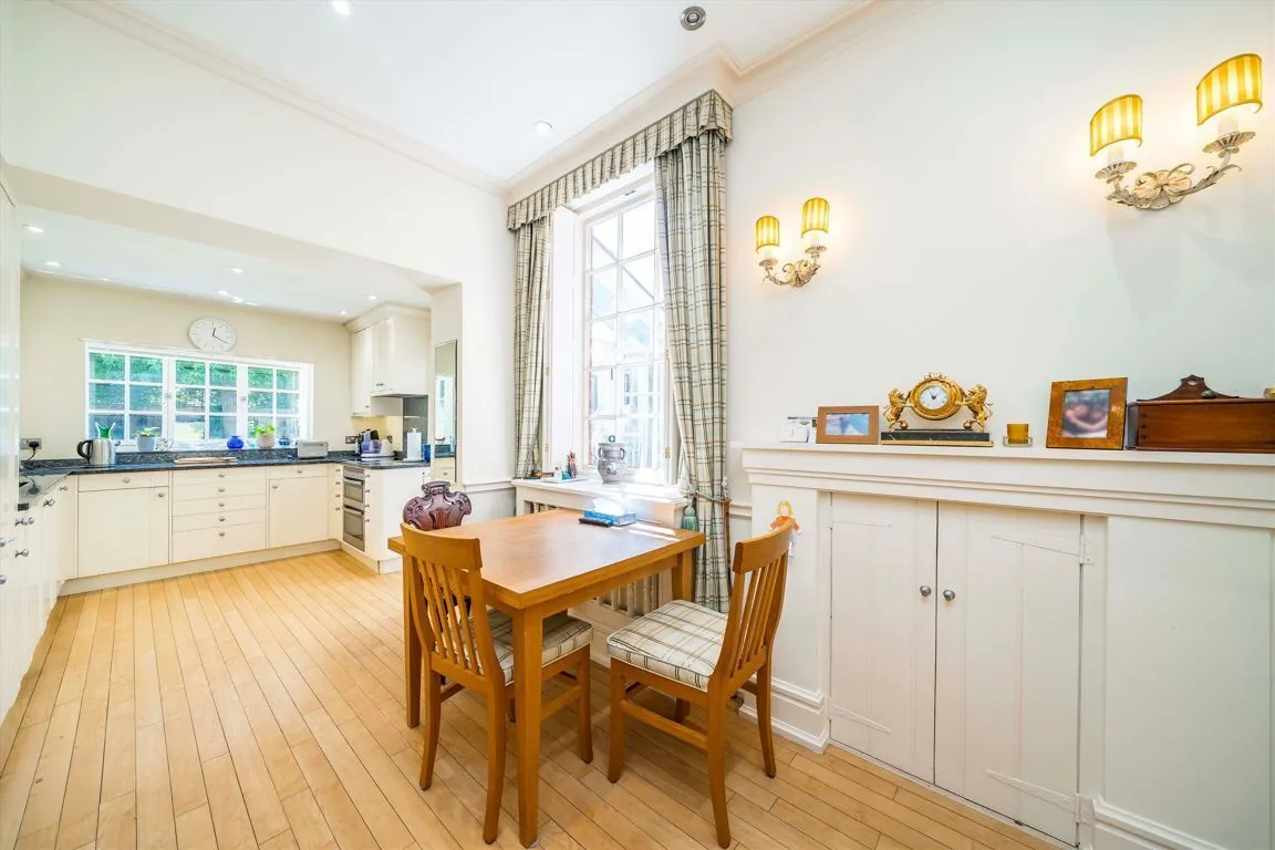 Queen Annes Gardens, W4, photo 4