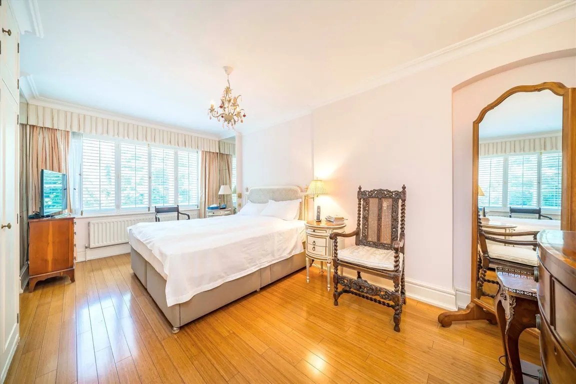 Queen Annes Gardens, W4, photo 9
