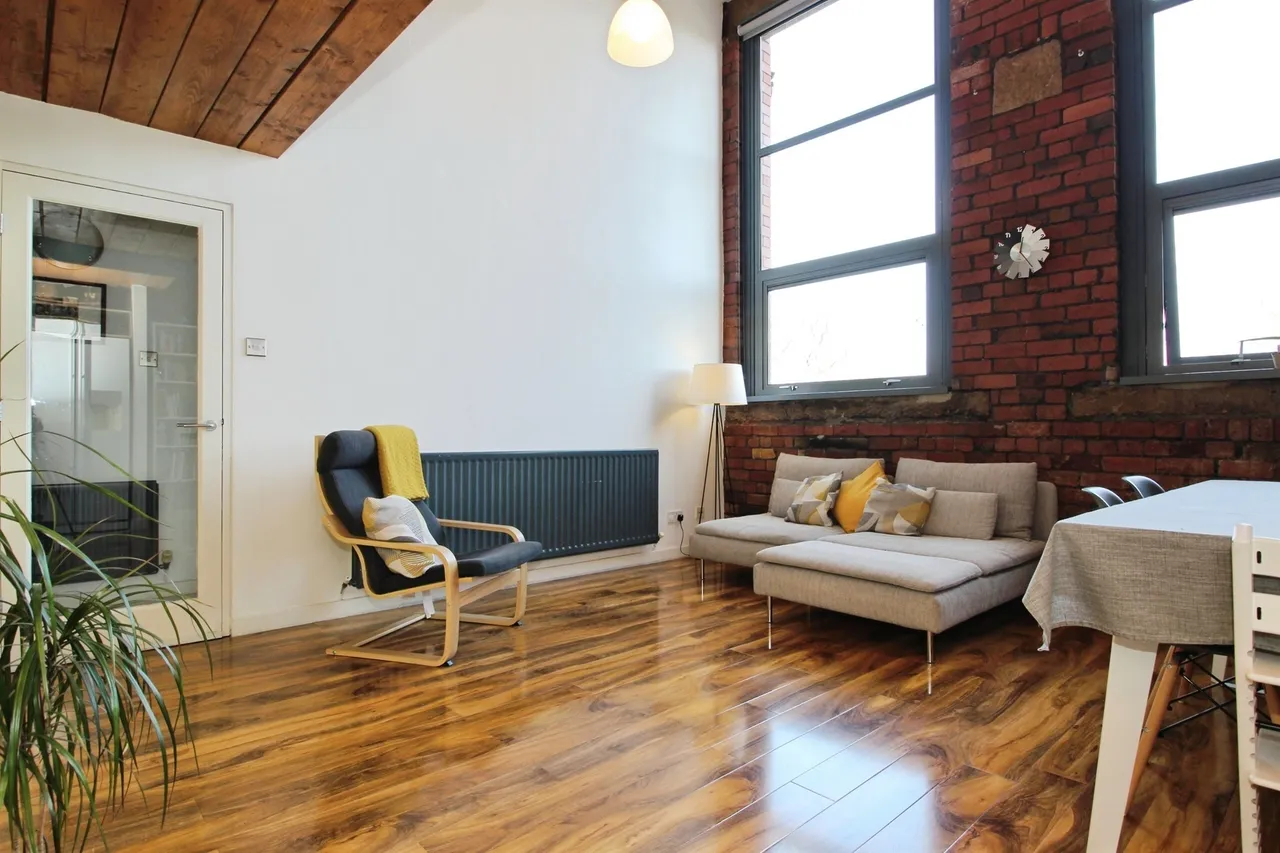 2 bed flat for sale — Whingate, Leeds