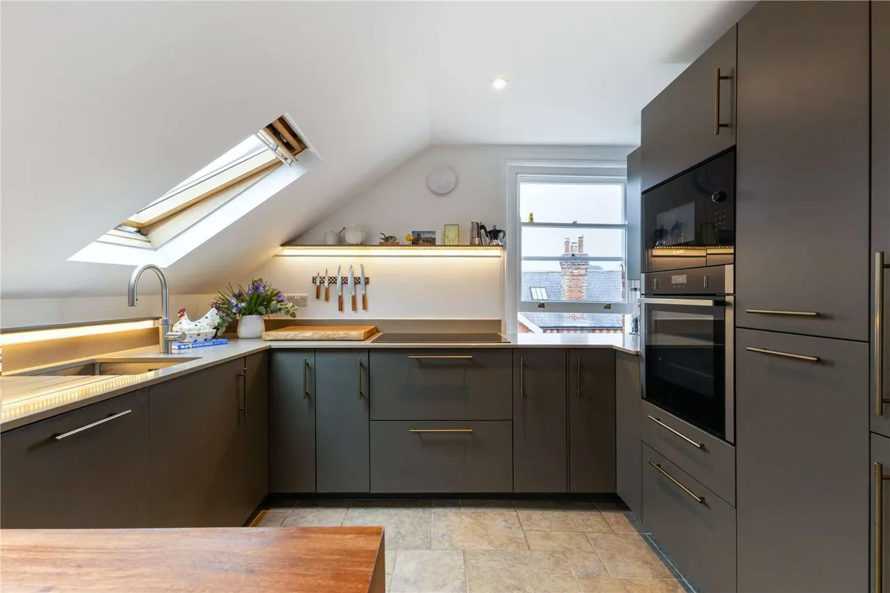 Barnes Close, Winchester, Hampshire, SO23 9QX, photo 5