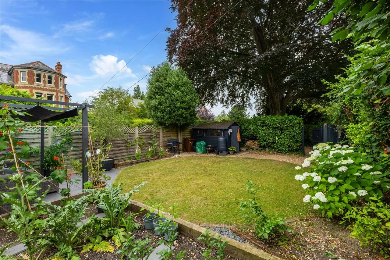 Barnes Close, Winchester, Hampshire, SO23 9QX, photo 3