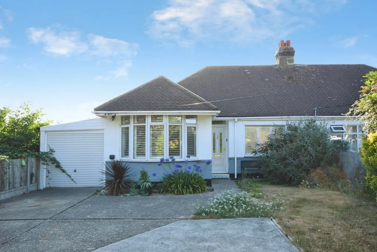 2 bed house for sale — Southend Road, Rochford, Essex, SS4