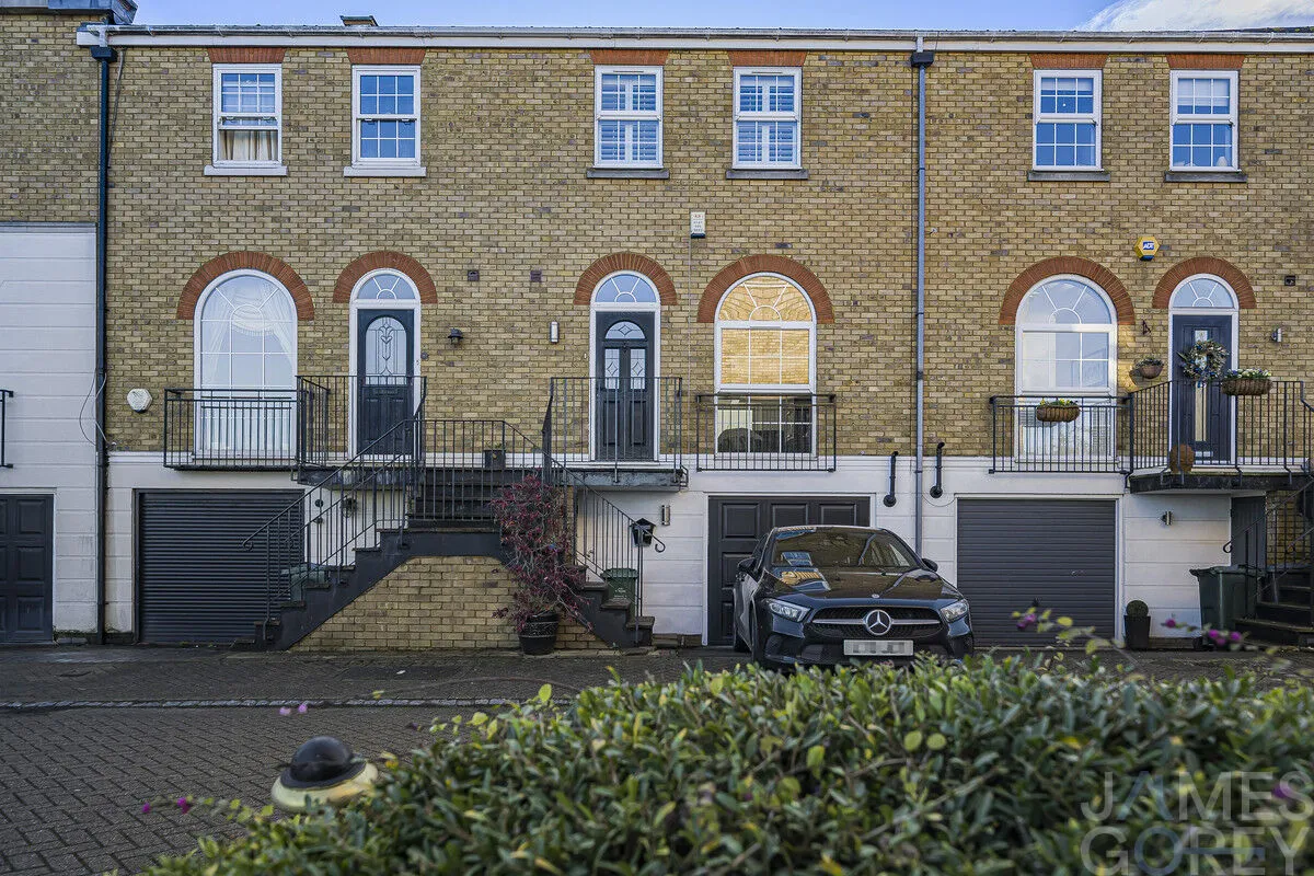 3 bed property for sale, Frobisher Way, Greenhithe, DA9
