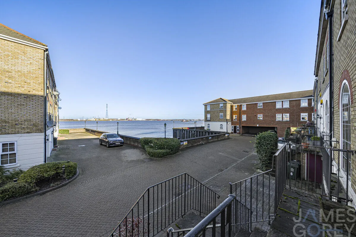 Frobisher Way, Greenhithe, DA9, photo 13