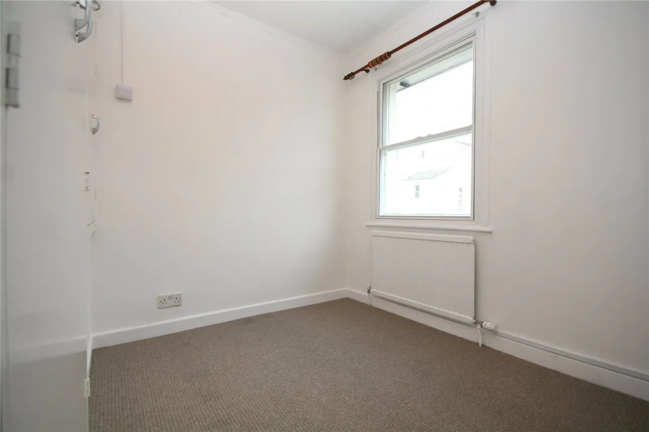 Oxford Close, Cheltenham, GL52, photo 7