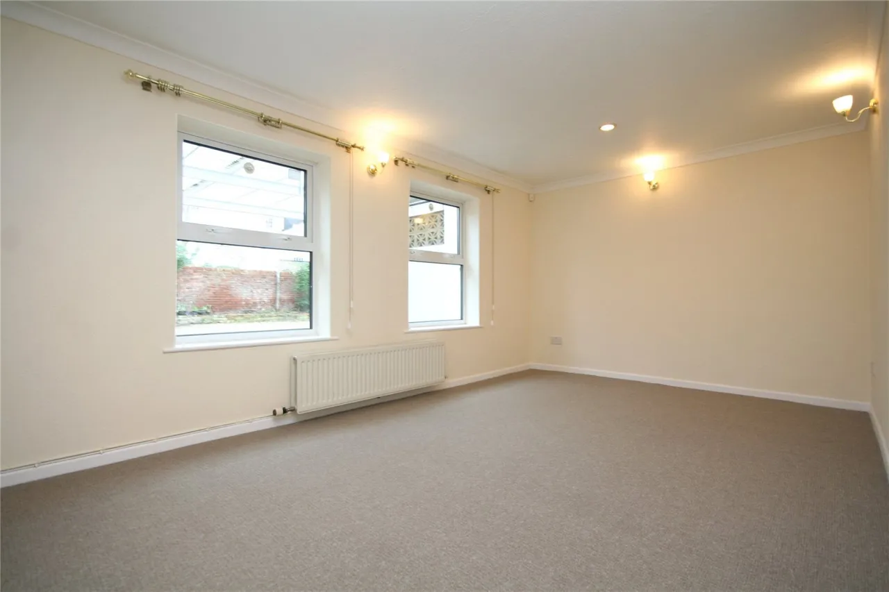 Oxford Close, Cheltenham, GL52, photo 5