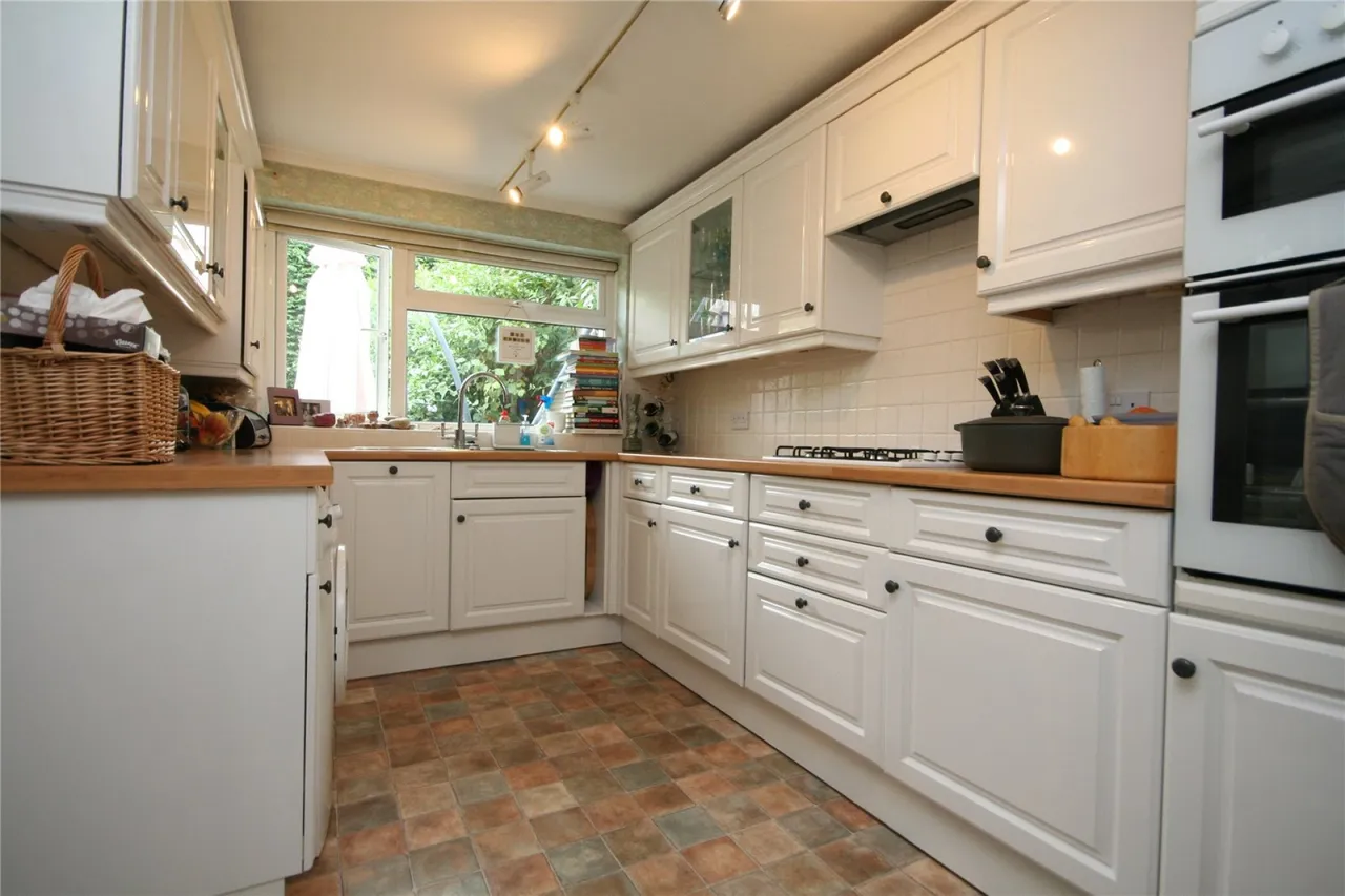 4 bed house to rent, Oxford Close, Cheltenham, GL52