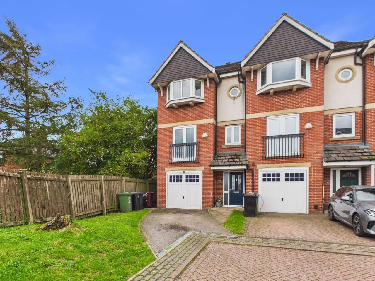 4 bed house for sale, Finkle Court, Gildersome, LS27
