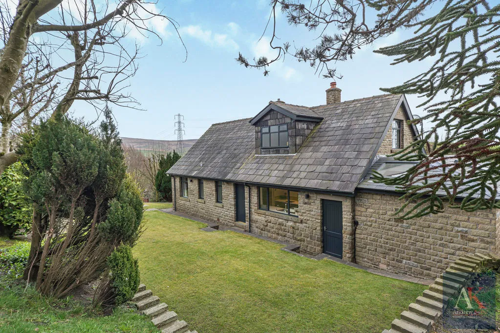 5 bed house for sale — Calderbrook Road, Littleborough OL15 9NR