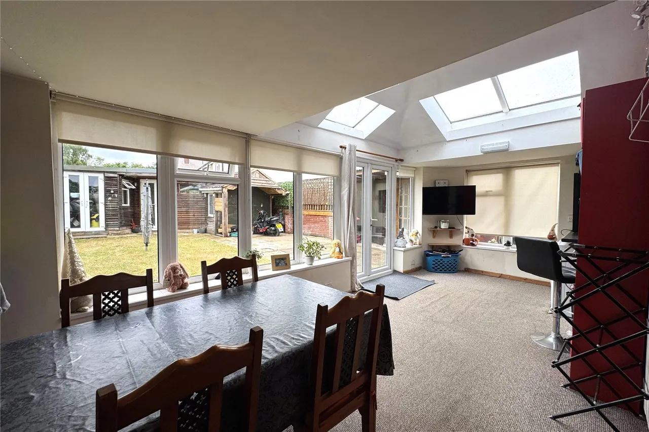 Perring Avenue, Farnborough, Hampshire, GU14 9DB, photo 2