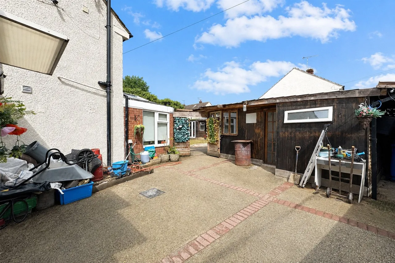 Perring Avenue, Farnborough, Hampshire, GU14 9DB, photo 14