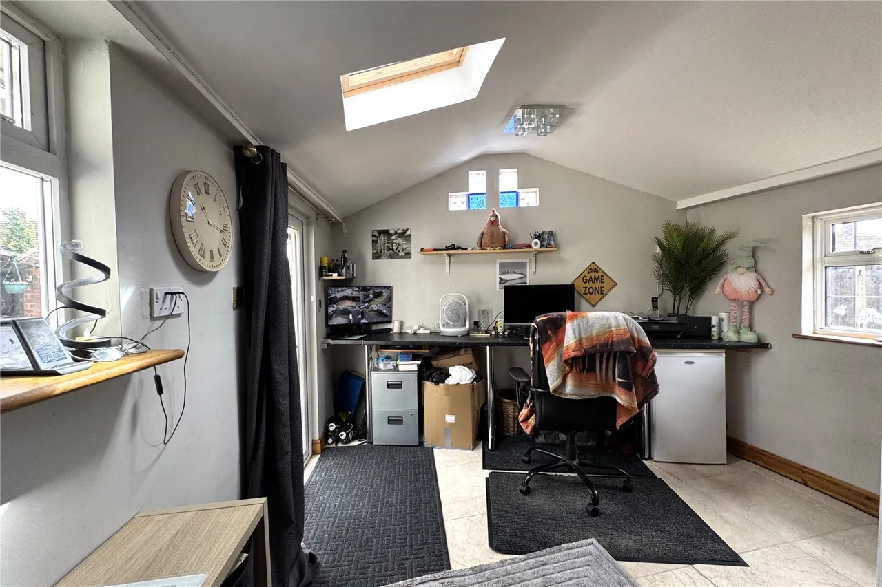 Perring Avenue, Farnborough, Hampshire, GU14 9DB, photo 7