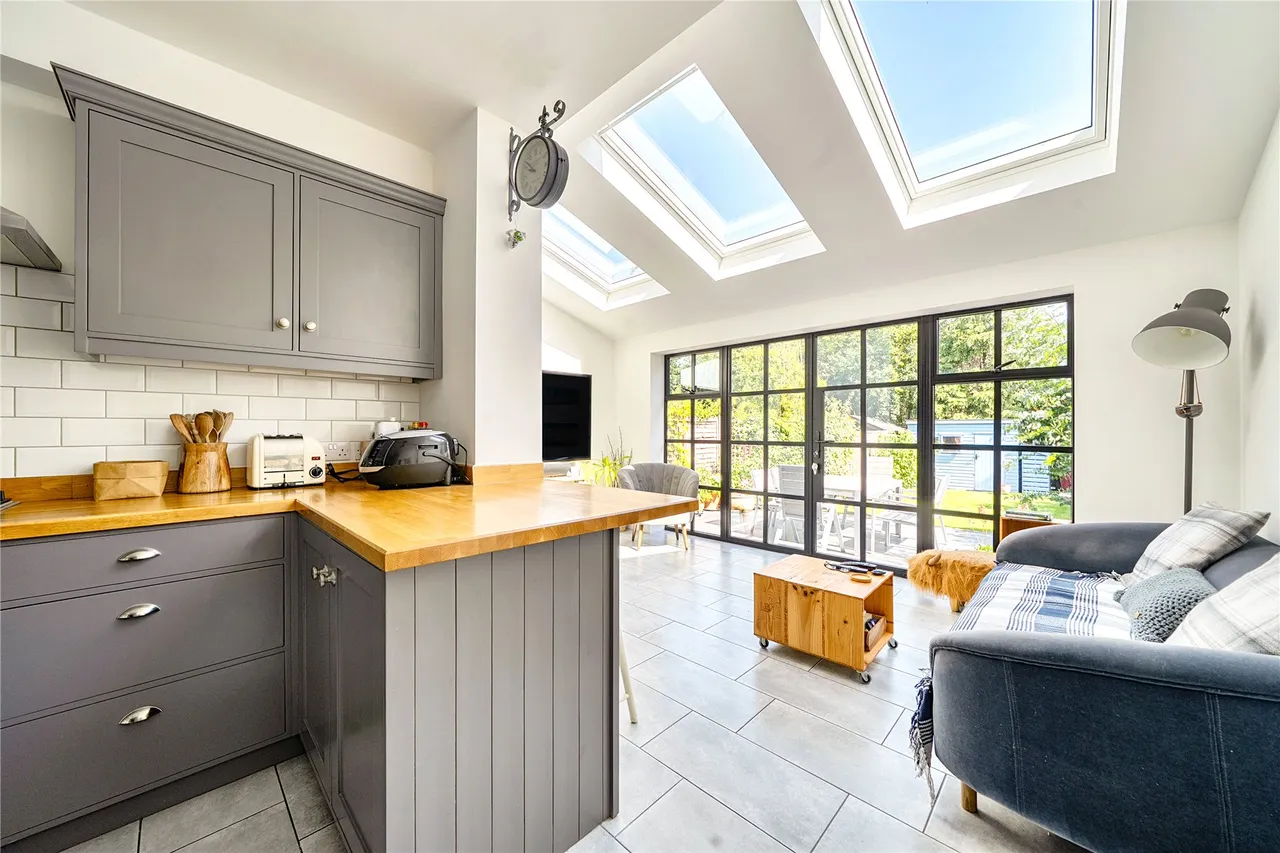 4 bed house for sale, Ravenscar Road, Surbiton, KT6