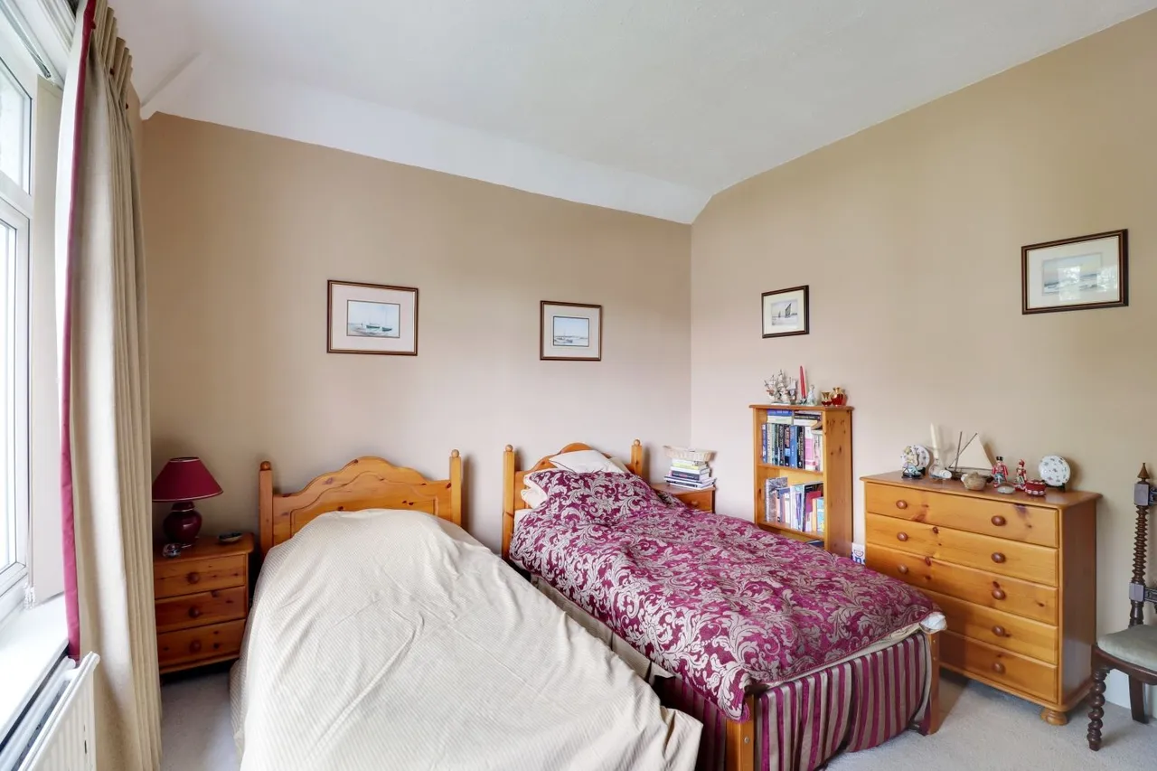 Fairdene Road, CR5, photo 10