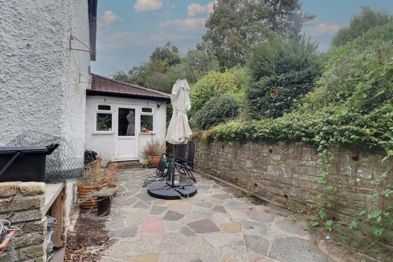 Fairdene Road, CR5, photo 13