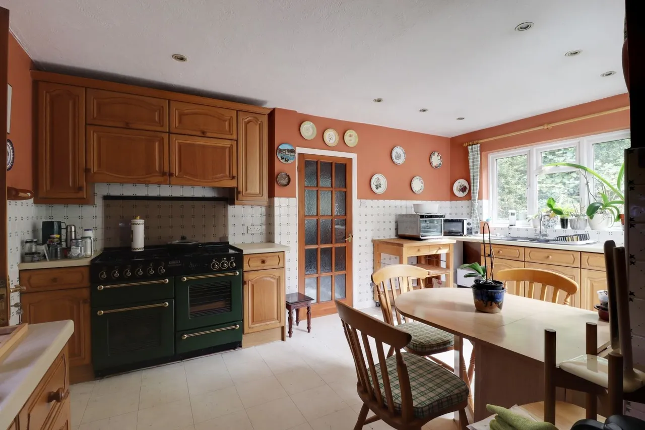 Fairdene Road, CR5, photo 4
