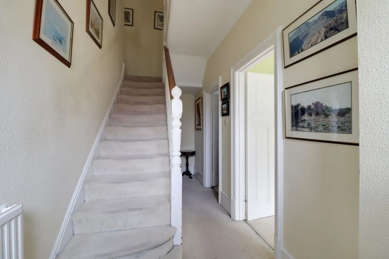 Fairdene Road, CR5, photo 6
