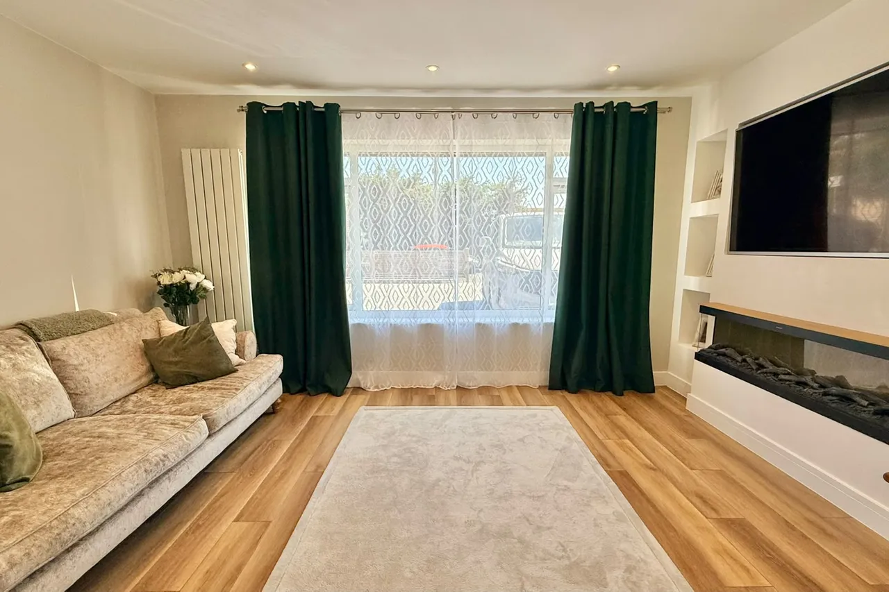 Laurel Lane, St. Leonards, BH24, photo 4