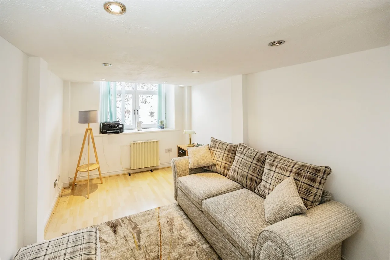 Rishworth Mill Lane, Rishworth, HX6, photo 6
