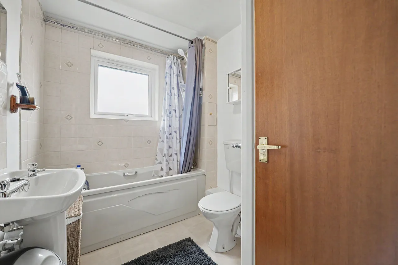 Pear Tree Gardens, Market Harborough, LE16, photo 11