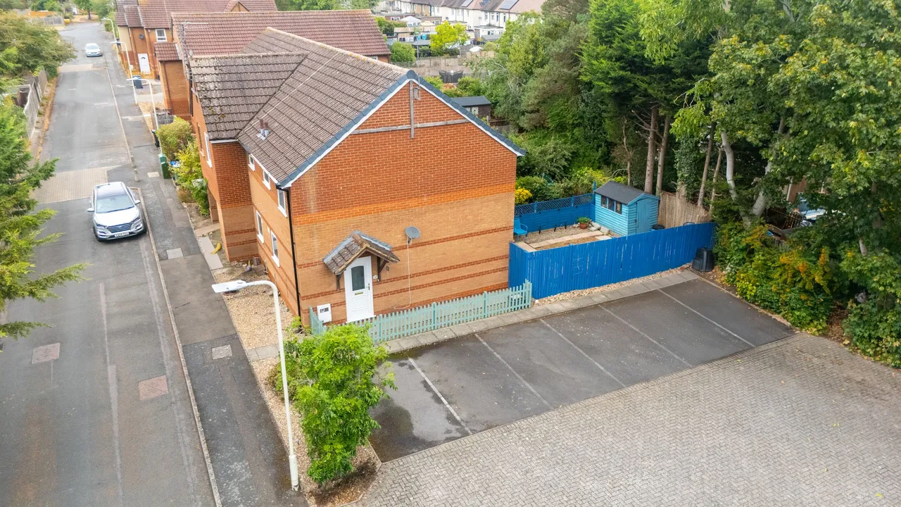 2 bed house for sale — Pear Tree Gardens, Market Harborough, LE16