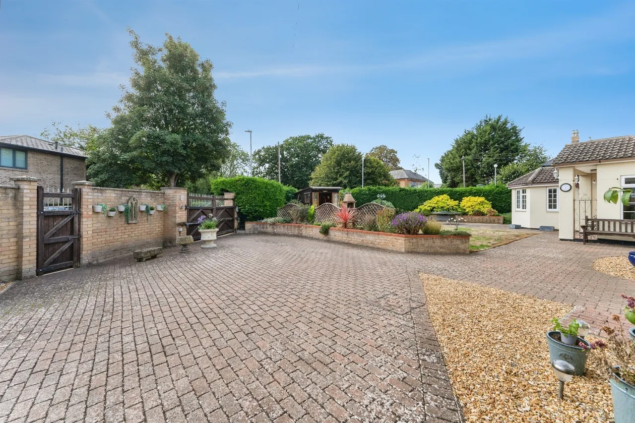 Bury Road, Huntingdon, PE26, photo 18