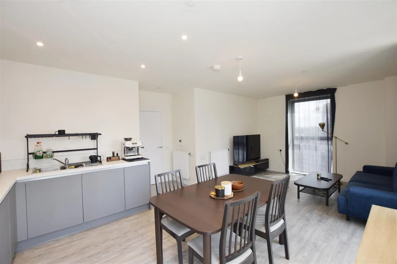 North End Road, Wembley, HA9, photo 3