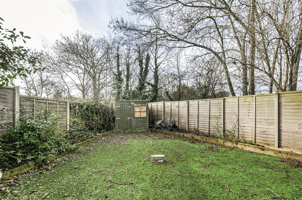 Windermere Close, Egham, TW20 8JR, photo 2