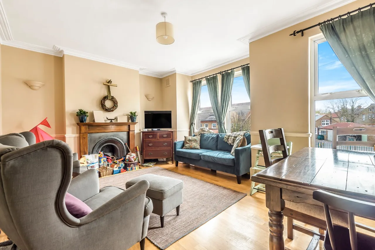 2 bed flat for sale — Leahurst Road, Hither Green, London, SE13