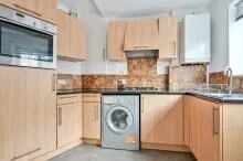 27-28 Station Approach, West Byfleet, photo 5