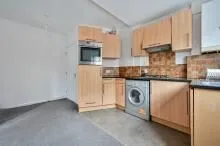 27-28 Station Approach, West Byfleet, photo 10