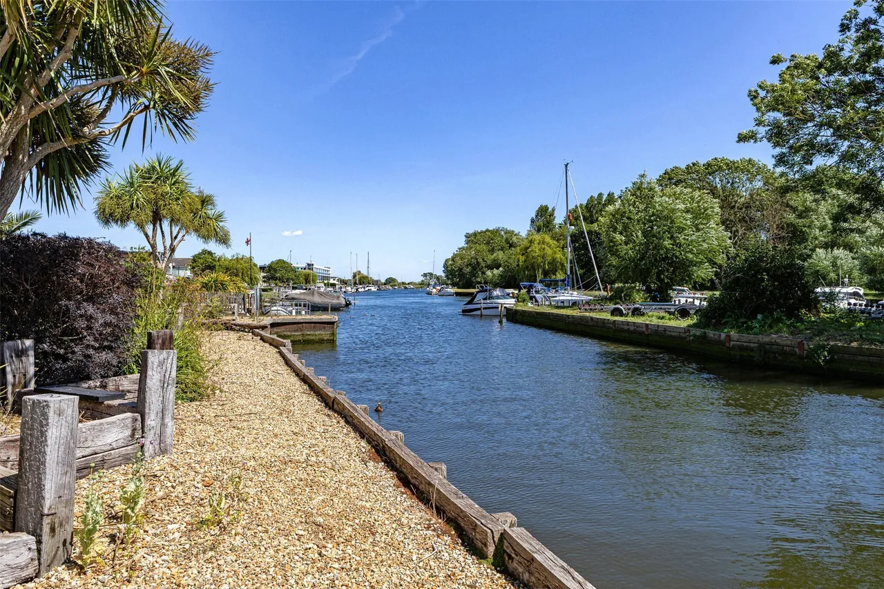 Willow Way, Christchurch, Dorset, BH23, photo 4